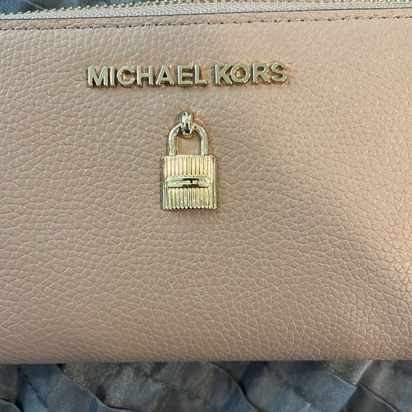 Michael Kors Wallet - Picture 4 of 5
